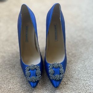 Beautiful shoes, only wore once. Can’t wear them due to a back issue.